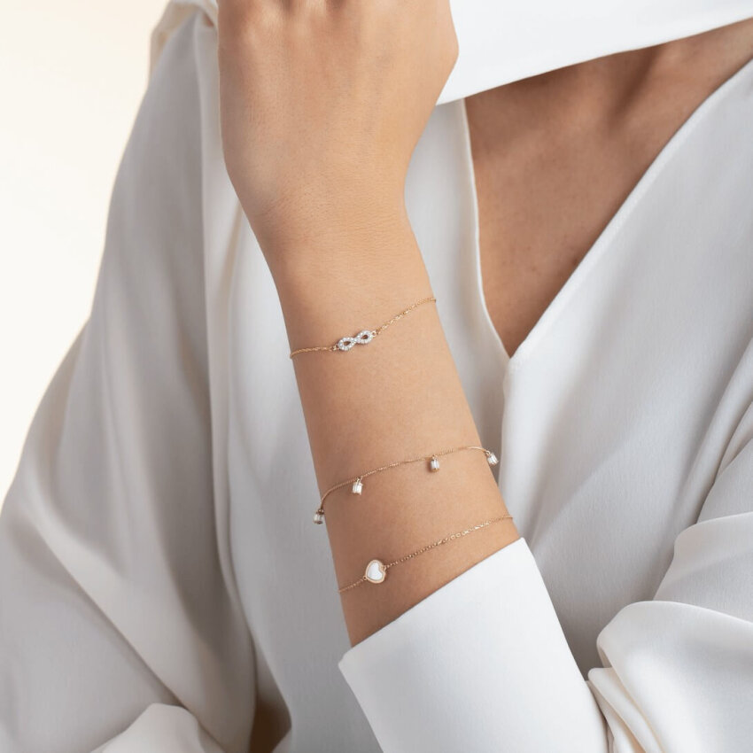 Zlatna narukvica Infinity