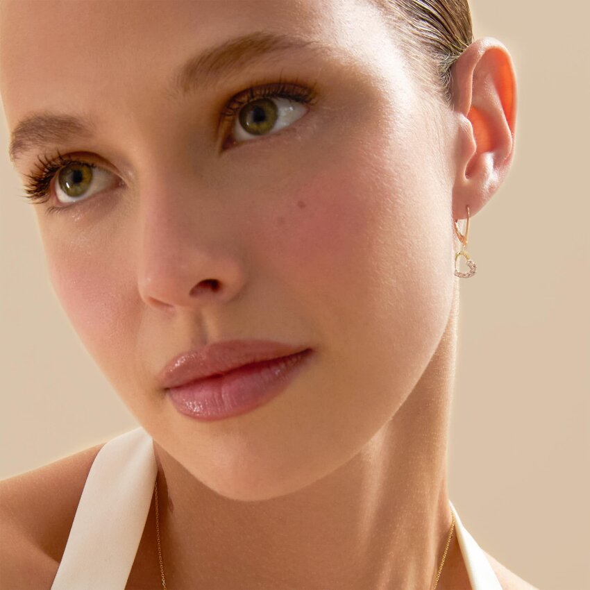 Zlatne naušnice Srce sa svjetlucavim detaljima