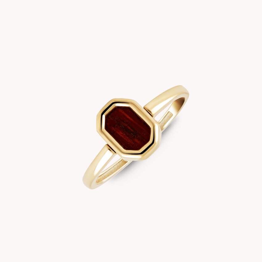 Zlatni prsten Crveni dodir