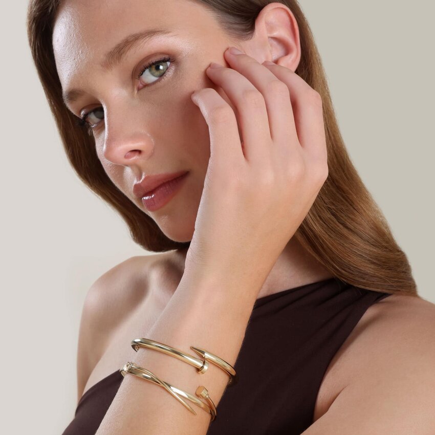 Zlatna narukvica elegancija