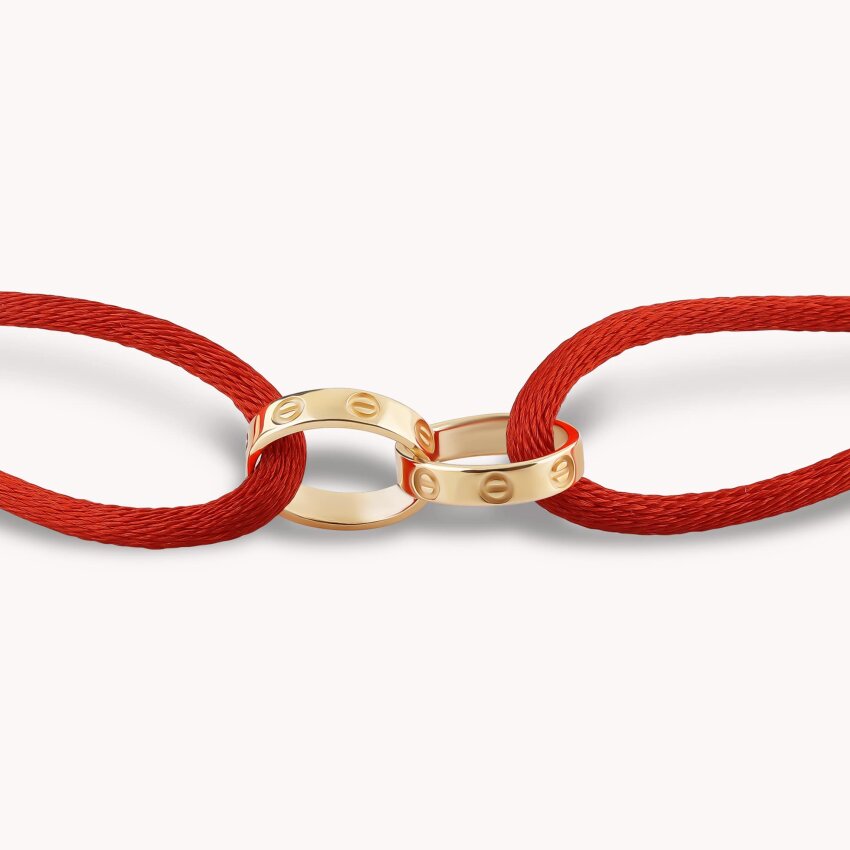 Zlatna narukvica elegantni detalj