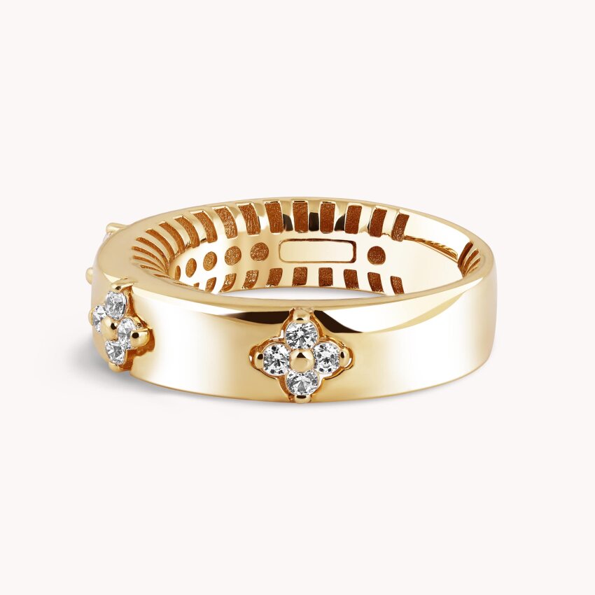 Zlatni prsten sjajni detalj