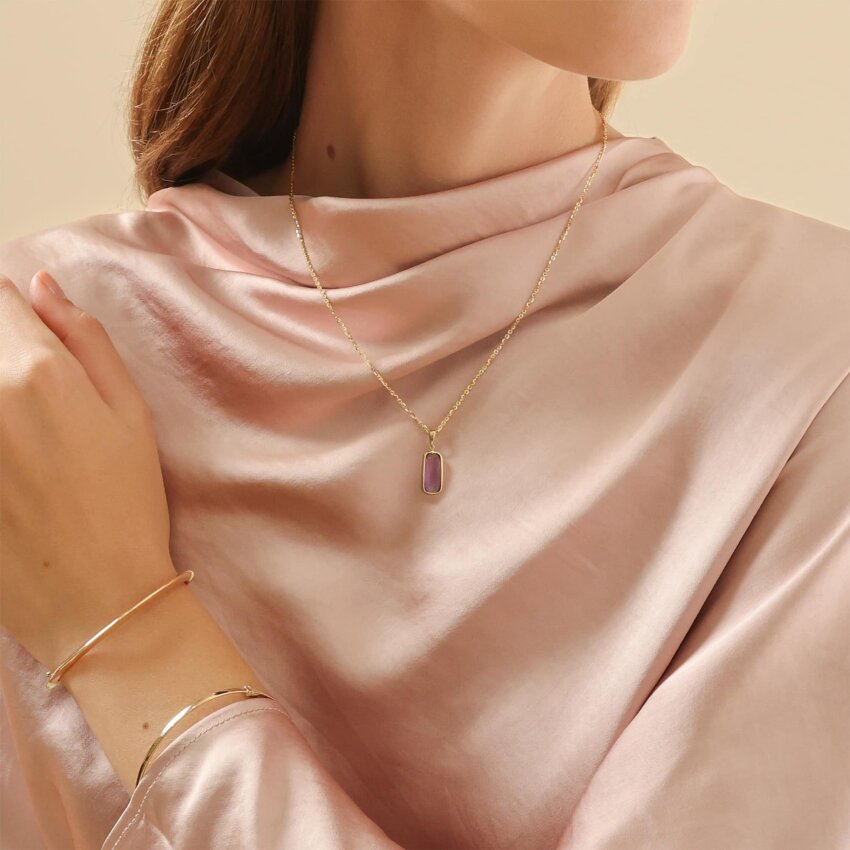 Zlatni privjesak Ljubičasta elegancija